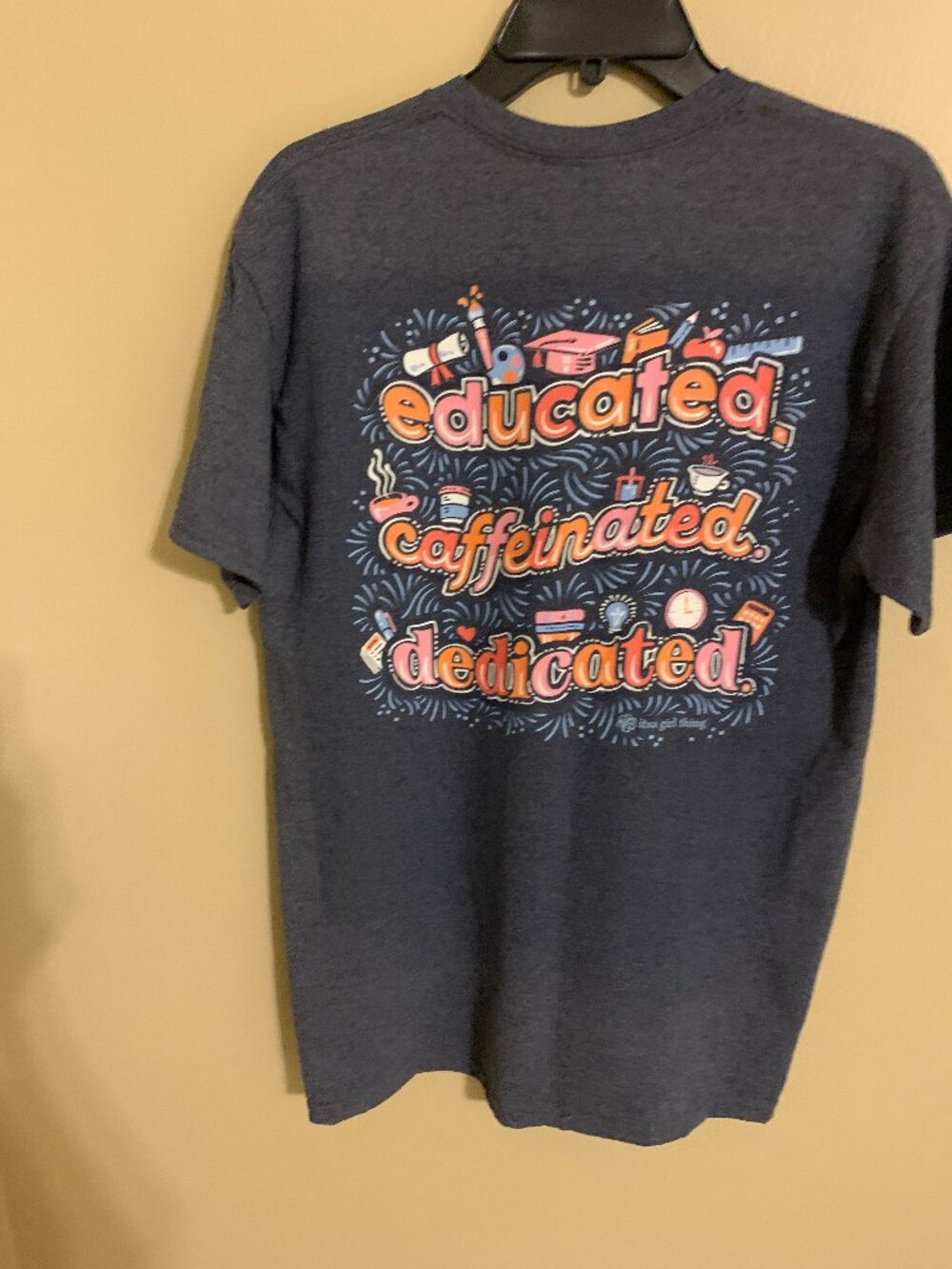 ITSA GIRL THING TEE SHIRT  SIZE--M  NWOT